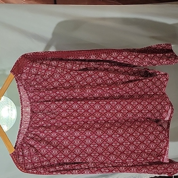 Burgundy floral top with lace - Picture 5 of 7